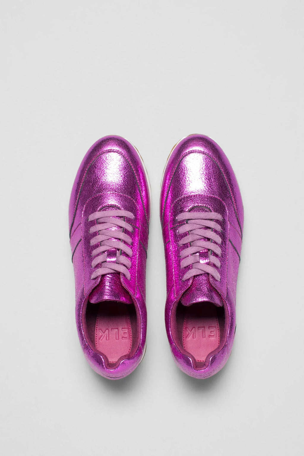 The Elk Beate Trainer is a fun, shimmering classic style trainer crafted from a fuchsia metallic printed leather.