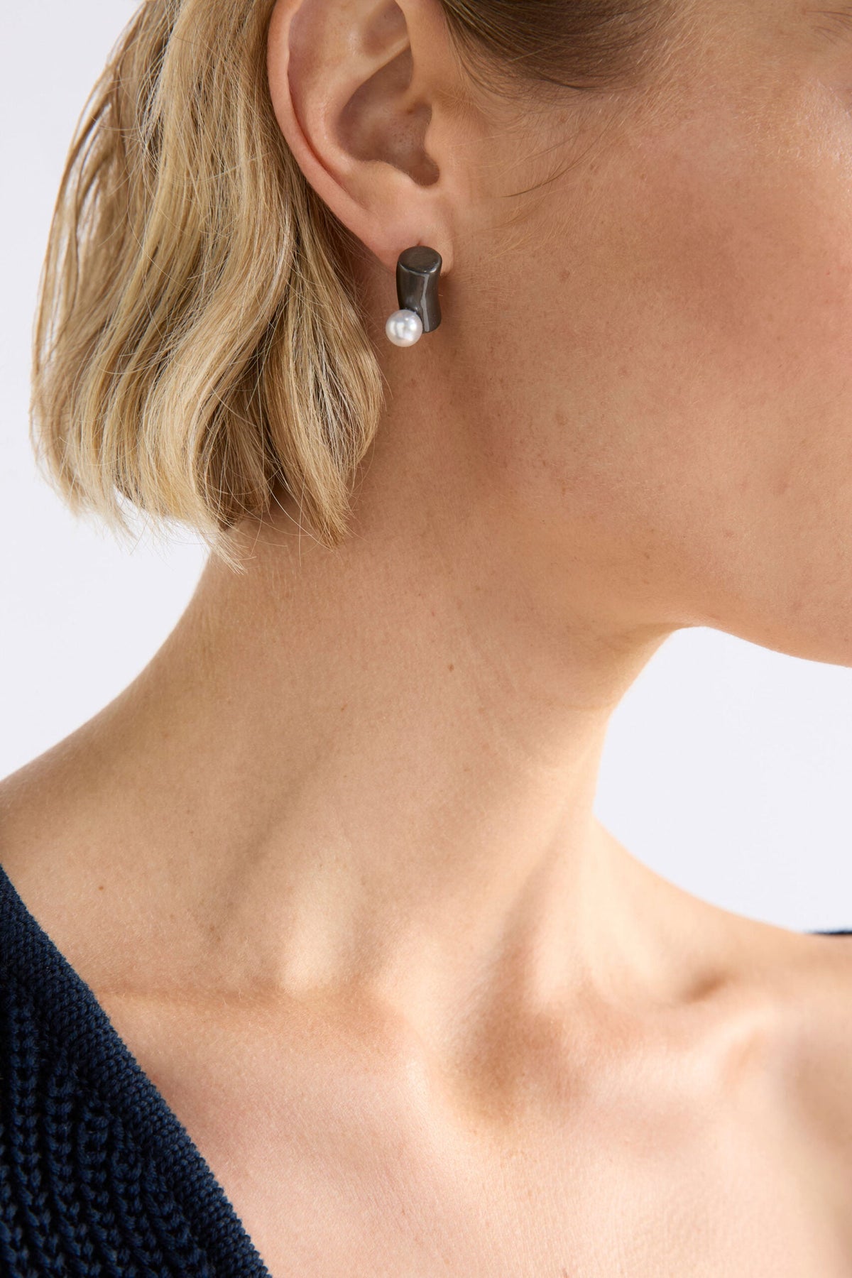 Ahas Stud Earring