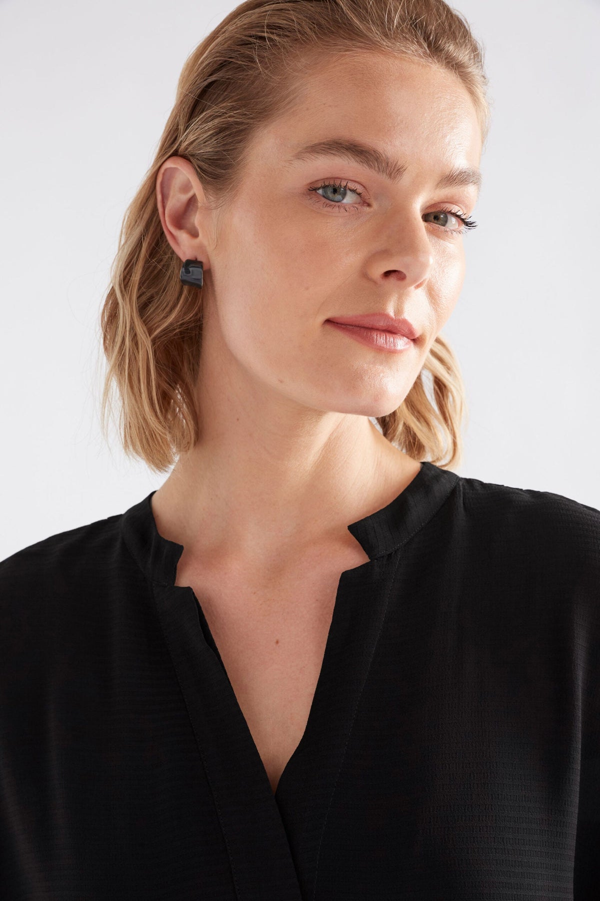 ILLSTA Mini Hoop Earring