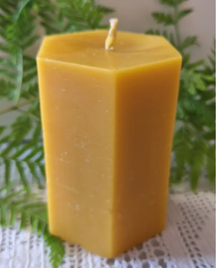 Hexagon Beeswax Candle made of 100% Mānuka Beeswax