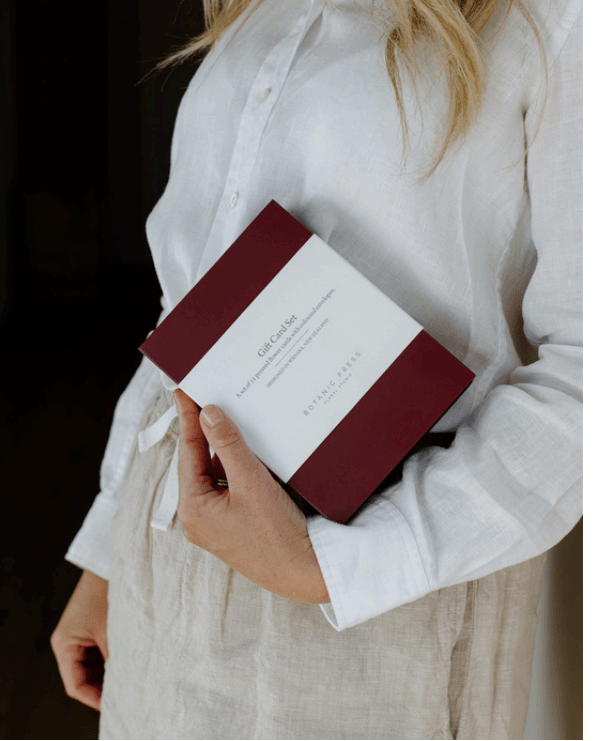 The Pressed Flower Gift Card Set is a collection of 12 cards with coloured envelopes, presented in a keepsake box.