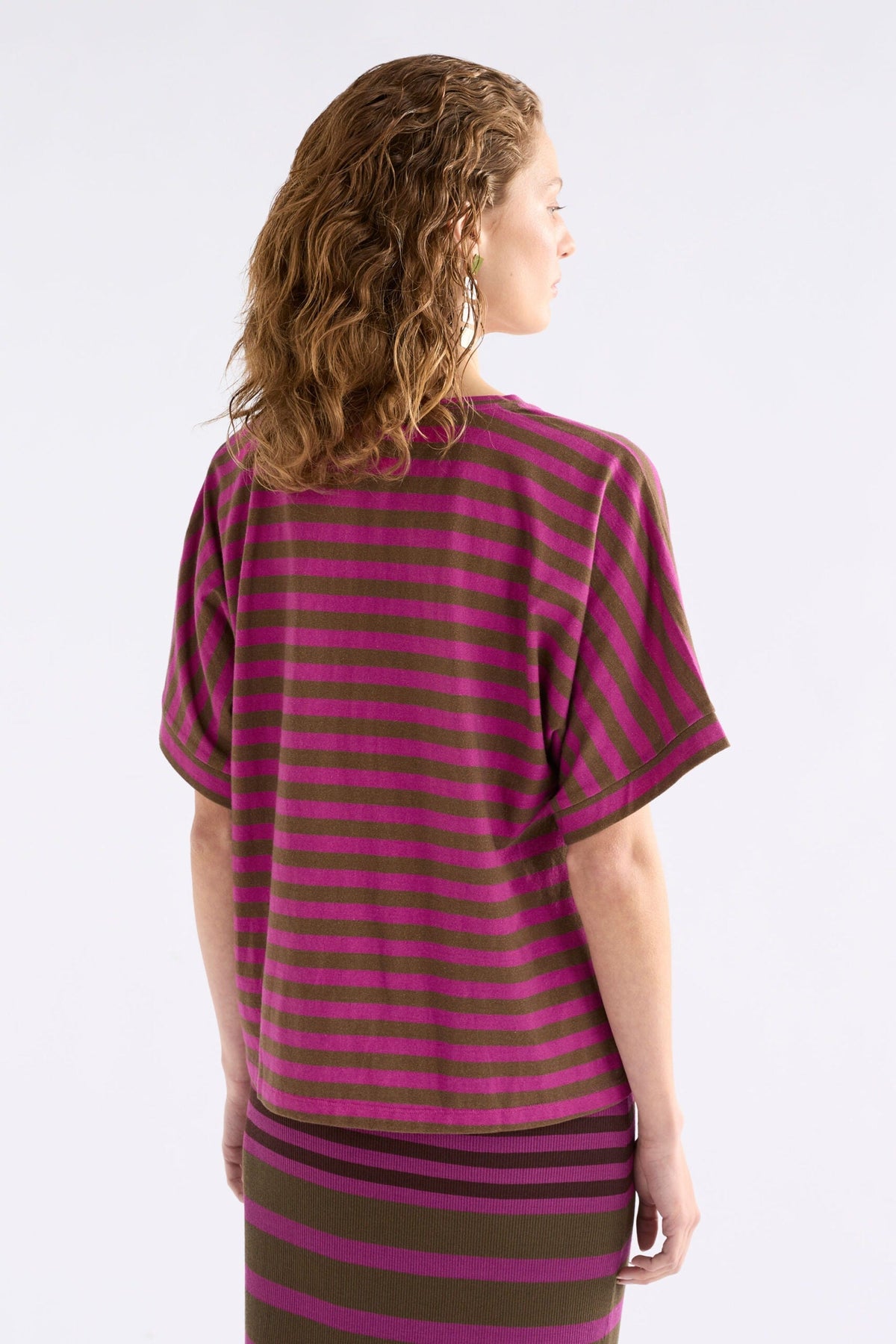 Seter Tee - OLIVE/FUCHSIA