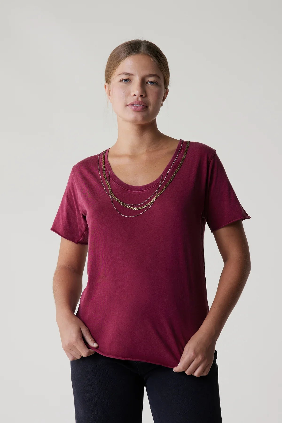 With rhinestones at the neckline that mimic a row of necklaces, the Tizia Bling T-shirt is sleek and elegant, easy-to-wear style.