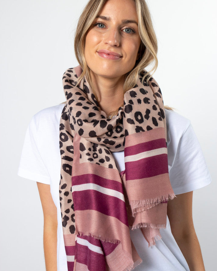 Scarf Leopard