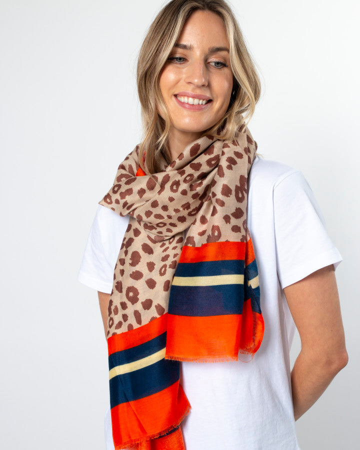 Scarf Leopard